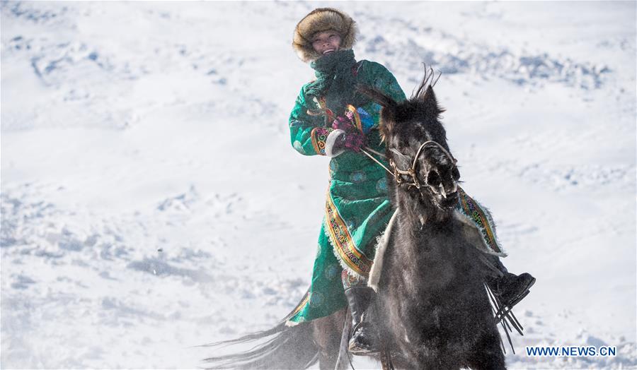 CHINA-INNER MONGOLIA-SNOWFIELD HORSE TAMING (CN)