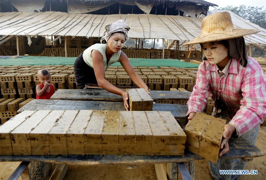 MYANMAR-YANGON-BRICK FACTORY-DAILY LIFE