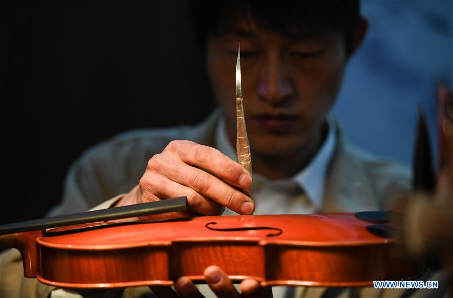 CHINA-JIANGSU-HUANGQIAO-VIOLIN-MANUFACTURE (CN)