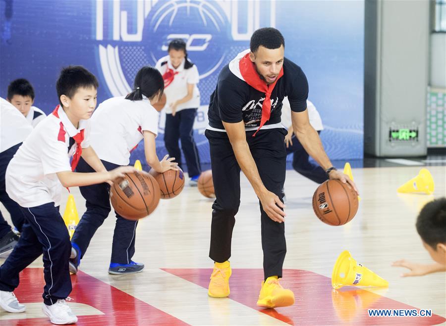 (SP)CHINA-WUHAN-BASKETBALL-NBA-STEPHEN CURRY (CN)