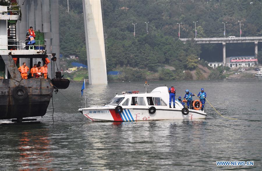 CHINA-CHONGQING-BUS CRASH-RESCUE (CN)