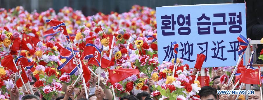 DPRK-PYONGYANG-XI JINPING-PEOPLE-WELCOME