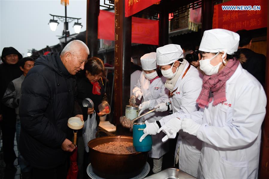 CHINA-ZHEJIANG-HANGZHOU-LABA FESTIVAL-PORRIDGE (CN)