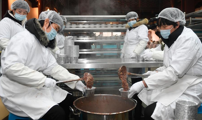 Lingyin Temple in Hangzhou starts to make traditional Laba porridge