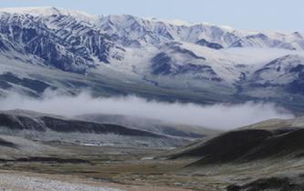 祁连山九月迎秋雪 雪山雾?；杂陈躺菰? />  
<div>祁连山九月迎秋雪 雪山雾?；杂陈躺菰?/div>
</a> 
</div>
<div class=